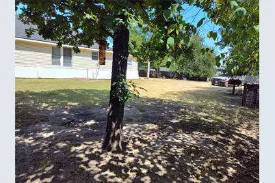 401 Powers Street, Lacy Lakeview, TX 76705 - Photo 17
