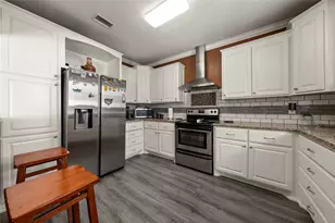 401 Powers St, Lacy Lakeview, TX 76705 - Photo 7