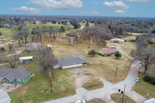 407 S Crockett, Edgewood, TX 75117 - Photo 3