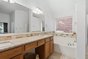 5605 Southern Hills Dr, North Richland Hills, TX 76180 - Photo 17