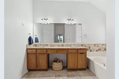 5605 Southern Hills Drive, North Richland Hills, TX 76180 - Photo 15