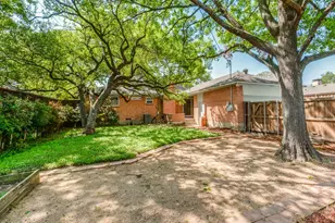 6327 Town Hill Ln, Dallas, TX 75214 - Photo 25