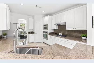 12165 Shoal Creek Drive, Frisco, TX 75035 - Photo 9