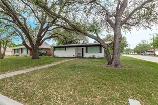 2945 Randy Ln, Farmers Branch, TX 75234 - Photo 1