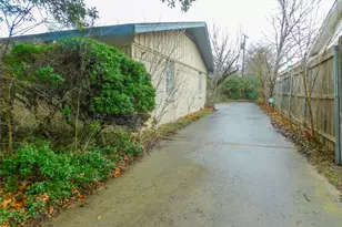 1128 Thomas St, Denton, TX 76201 - Photo 25