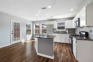 905 Elizabeth Dr, Lewisville, TX 75067 - Photo 9