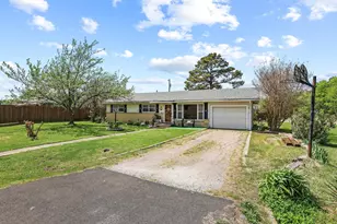 110 Vine St, Pottsboro, TX 75076 - Photo 3