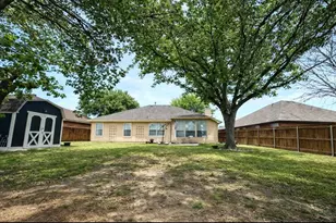 208 Creek Point Ln, Arlington, TX 76002 - Photo 13