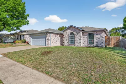 10804 Edgewater Drive, Benbrook, TX 76126 - Photo 3