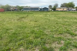 6827 Spring Branch Dr, Krum, TX 76249 - Photo 3