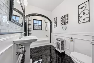 1004 E Franklin St, Hillsboro, TX 76645 - Photo 23