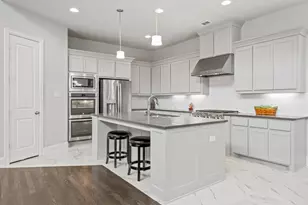 725 Royal Minister Blvd, Lewisville, TX 75056 - Photo 3