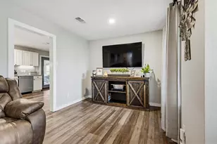 2550 Brandywine Dr, Farmers Branch, TX 75234 - Photo 7