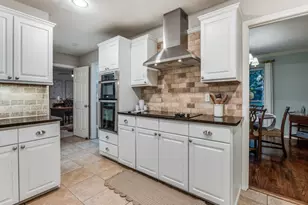 3824 Waldorf Cir, Dallas, TX 75229 - Photo 11