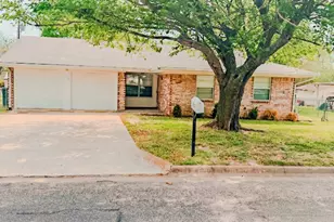 913 Patricia Dr, Sherman, TX 75090 - Photo 1