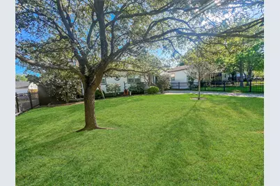 2212 Barlow Avenue, Dallas, TX 75224 - Photo 3