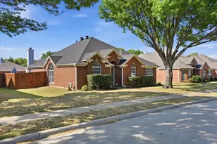 1316 Pelham Ln, Lewisville, TX 75077 - Photo 3