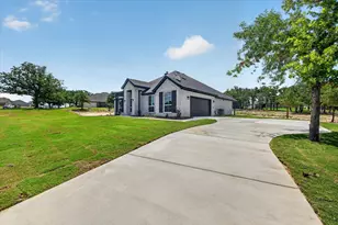 145 Loveta Ln, Boyd, TX 76023 - Photo 3