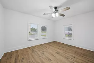 908 E Houston St, Sherman, TX 75092 - Photo 9