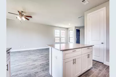 641 Hutchinson Lane, Lewisville, TX 75077 - Photo 3