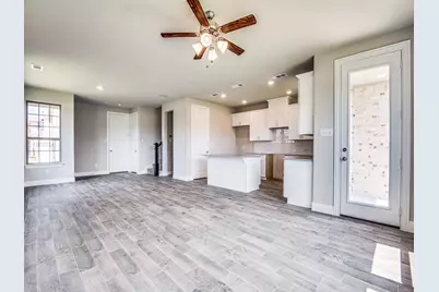 641 Hutchinson Lane, Lewisville, TX 75077 - Photo 5