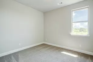 572 Hutchinson Ln, Lewisville, TX 75077 - Photo 13