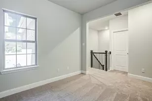 572 Hutchinson Ln, Lewisville, TX 75077 - Photo 11