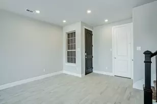 572 Hutchinson Ln, Lewisville, TX 75077 - Photo 9