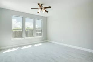 572 Hutchinson Ln, Lewisville, TX 75077 - Photo 7