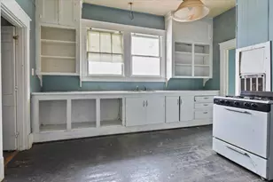 738 SW 1st St, Paris, TX 75460 - Photo 9