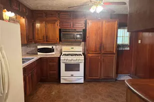 132 Columbia, Palestine, TX 75803 - Photo 5