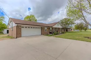 604 E Fm 272, Celeste, TX 75423 - Photo 3