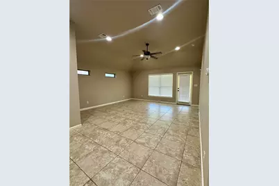 4502 Sapphire Lane, Granbury, TX 76049 - Photo 3