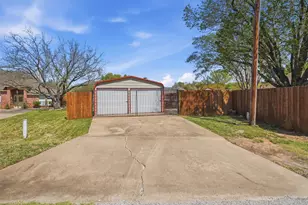 3802 Buena Vista Cir, Granbury, TX 76049 - Photo 5