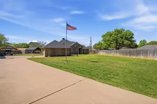 3802 Buena Vista Cir, Granbury, TX 76049 - Photo 3