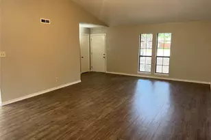 905 Camino Ct, Grand Prairie, TX 75052 - Photo 3