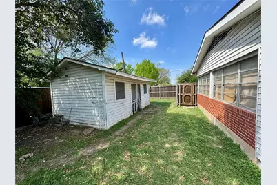 1800 Highland Drive, Carrollton, TX 75006 - Photo 17