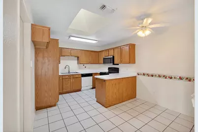 7016 Snowivy Court, Arlington, TX 76001 - Photo 9