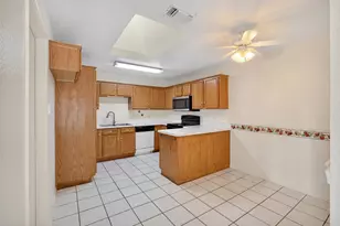 7016 Snowivy Ct, Arlington, TX 76001 - Photo 9