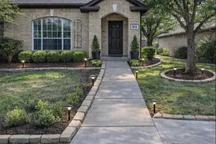 813 Essex Dr, McKinney, TX 75071 - Photo 1