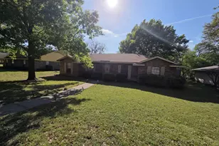 521 Newcastle Dr, DeSoto, TX 75115 - Photo 3