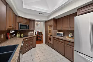 10128 Cimmaron Trail, Dallas, TX 75243 - Photo 7