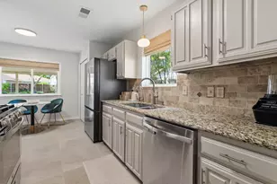 2604 Fallcreek Dr, Carrollton, TX 75006 - Photo 7