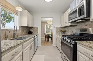 2604 Fallcreek Dr, Carrollton, TX 75006 - Photo 9