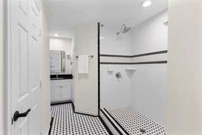 2125 Lakecrest Drive, Grapevine, TX 76051 - Photo 19