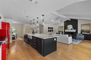 2125 Lakecrest Dr, Grapevine, TX 76051 - Photo 9