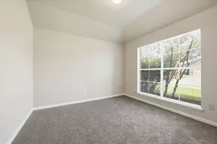 5105 Glen Eden Dr, Fort Worth, TX 76119 - Photo 5