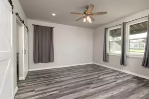 115 Valley Ridge Ct, Bridgeport, TX 76426 - Photo 17