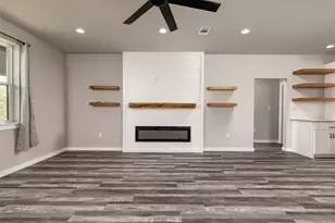 115 Valley Ridge Ct, Bridgeport, TX 76426 - Photo 7