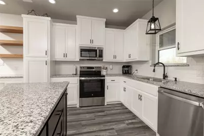 115 Valley Ridge Court, Bridgeport, TX 76426 - Photo 13